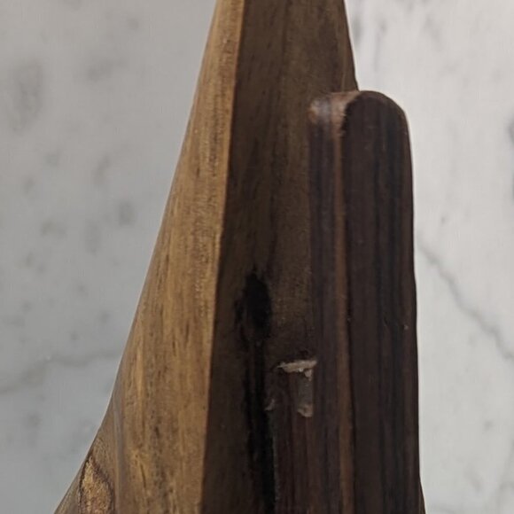 Hand-carved wooden eyeglass holder in the shape of a nose, made in India - Picture 7 of 10